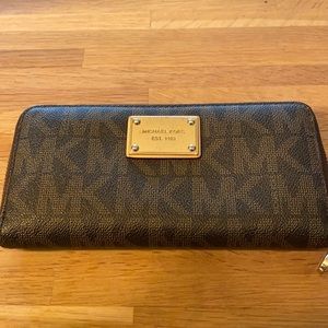 Michael Kor’s Women’s Wallet